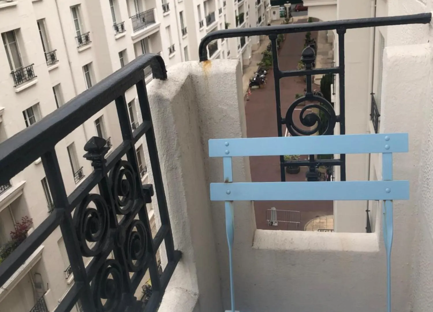Appartement Avec Balcon Dans Residence Calme Avec Gardien - Paris Apartment