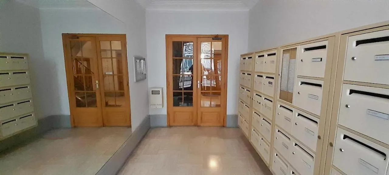 Appartement Avec Balcon Dans Residence Calme Avec Gardien - Paris 0*,