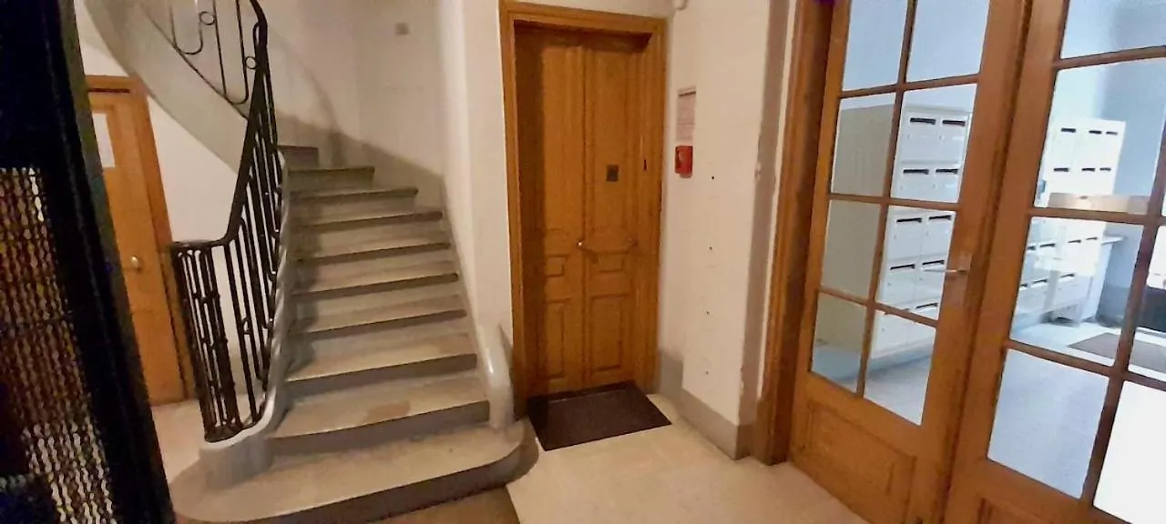 Appartement Avec Balcon Dans Residence Calme Avec Gardien - Paris Apartment