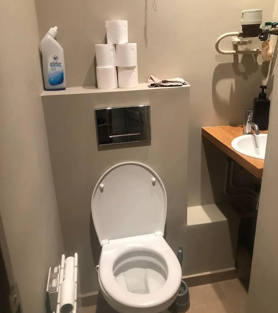 Appartement Avec Balcon Dans Residence Calme Avec Gardien - París