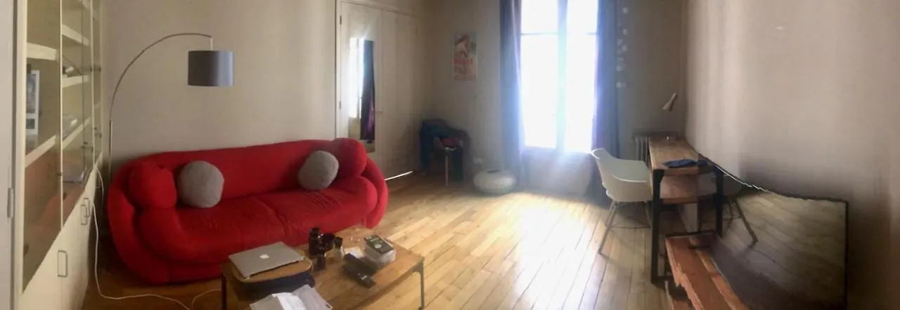 Appartement Avec Balcon Dans Residence Calme Avec Gardien - Paris France