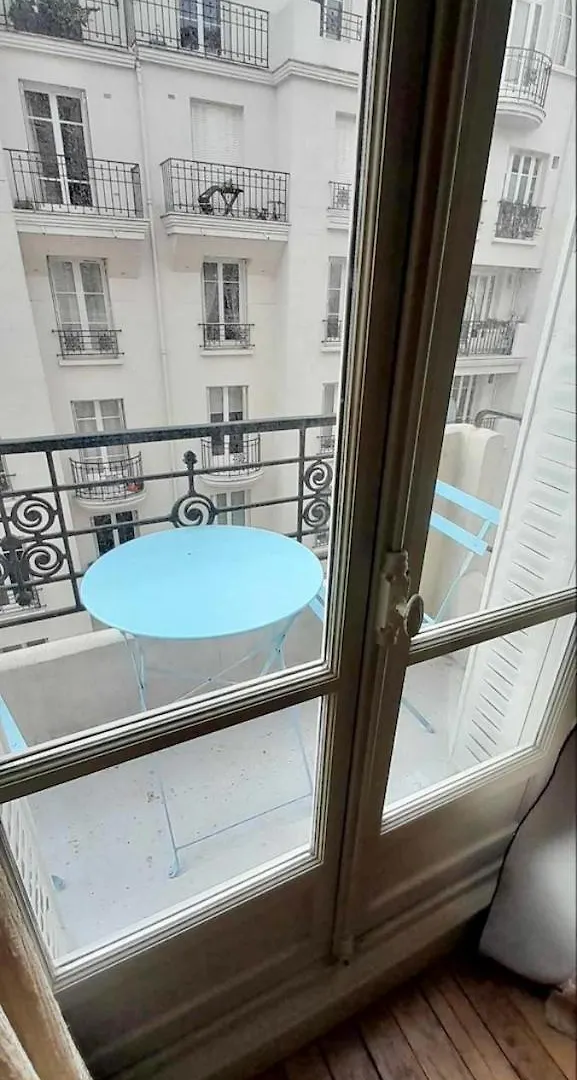 Appartement Avec Balcon Dans Residence Calme Avec Gardien - Paris Apartment